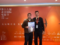 Imagen de Carlos S&aacute;iz y Lionel Corral Bernal a la extrada de la premier internacional de 'Lionel' en el Festival de Pek&iacute;n