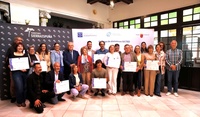 La directora general de Competitividad y Calidad Tur&iacute;sticas, Eva Reverte, con el alcalde de Totana, Juan Pag&aacute;n, y los distinguidos.
