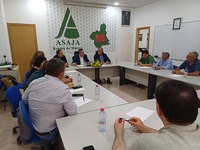 Imagen del consejero Joaqu&iacute;n Buendia durante la reuni&oacute;n con la junta directiva de ASAJA