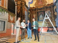 El director general del Instituto de Turismo, Juan Francisco Mart&iacute;nez, durante su visita al Convento con el alcalde de Caravaca, Jos&eacute; Francisco G...