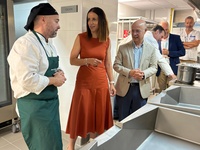 La consejera de Salud visit&oacute; la nueva cocina del Morales Meseguer que entra en funcionamiento el pr&oacute;ximo viernes.