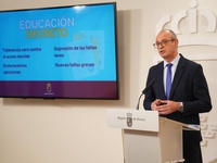 El consejero de Educaci&oacute;n y Formaci&oacute;n Profesional, V&iacute;ctor Mar&iacute;n, informa sobre el proyecto de decreto que establece las normas de respeto y disciplina...