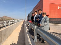 El consejero de Infraestructuras y Desarrollo Territorial, Jorge Garc&iacute;a Montoro, junto al alcalde de San Javier, Jos&eacute; Miguel Luengo, supervisan el...