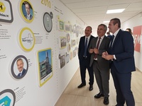 El consejero de Medio Ambiente, Industria, Universidades, Investigaci&oacute;n y Mar Menor, Juan Mar&iacute;a V&aacute;zquez y el director general de Universidades e ...