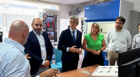 Un momento de la visita del consejero de Empresa, Empleo y Econom&iacute;a Social, Luis Alberto Mar&iacute;n, a la empresa Nanocarbonoids