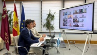 El consejero de Infraestructuras y Desarrollo Territorial, Jorge Garc&iacute;a Montoro, junto al director general de Litoral y Puertos, Agust&iacute;n Osete, durante...