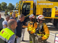 El consejero de Presidencia, Juventud, Acci&oacute;n Exterior y Emergencias, Marcos Ortu&ntilde;o, visit&oacute; hoy la Base de La Pila, en Abar&aacute;n, donde tiene su base...