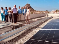 El centro de salud de Monteagudo (Murcia) se ha dotado de 56 m&oacute;dulos fotovoltaicos que generar&aacute;n un ahorro anual del 47 por ciento en la factura ...