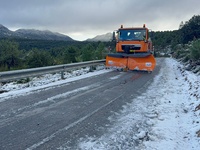 Imagen de archivo de uno de los quitanieves del sector de conservaci&oacute;n de carreteras del noroeste