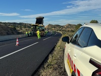 Servicios de conservaci&oacute;n de carreteras trabajando, en una imagen de archivo