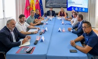 L&oacute;pez Miras, acompa&ntilde;ado por la alcaldesa de Cartagena, Noelia Arroyo, se reuni&oacute; hoy con representantes de asociaciones de la Guardia Civil y sindicatos...