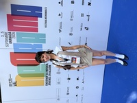 Imagen de Julia Cry en la bienvenida del festival Neorama facilitada por Mete&oacute;rica Entertainment