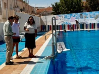La directora general de Competitividad y Calidad Tur&iacute;sticas, Eva Reverte, junto al alcalde de Ulea, V&iacute;ctor Manuel L&oacute;pez, visitan las instalacione...