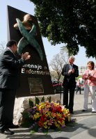 El presidente inaugura el monumento Homenaje a la Enfermería Murciana