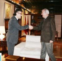 El presidente de la Comunidad recibe al embajador polaco en España (1)