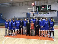 La consejera de Educación, Juventud y Deportes asiste al entrenamiento del  Universidad Católica San Antonio de Murcia-Murcia Baloncesto