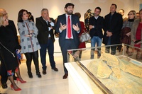 Fernando López Miras inaugura la exposición 'Arte, historia y simbología del mayordomo azul' (2)