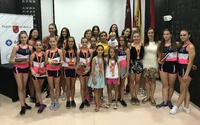 La consejera Adela Martínez-Cachá felicita a las gimnastas del club Rítmica Santomera y del Cronos JM Puente Tocinos