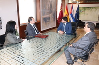 El presidente Fernando López Miras recibe al embajador de Cuba en España (2)