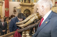 El presidente Fernando López Miras asiste al tradicional besapié a la imagen del Santísimo Cristo del Perdón