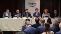 El presidente de la Comunidad en funciones, Fernando López Miras, clausura la Asamblea General de la Asociación Murciana de Empresa Familiar (Amefmur)