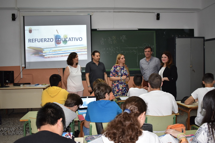 Esperanza Moreno presenta las novedades para este verano del Programa Refuerzo Educativo