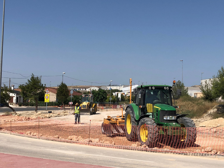 Construcción de una nueva rotonda en Beniel