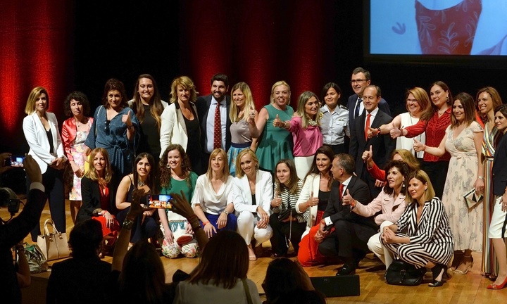 Fernando López Miras clausura las jornadas 'Mujeres con S' para fomentar el liderazgo femenino