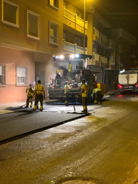 Labores de asfaltado en la carretera RM-F6 (Los Dolores-Los Garres) (2)
