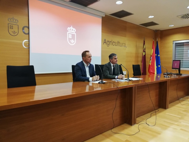 Del amor junto al decano del Colegio de Ingenieros Agrónomos, Andrés Martínez