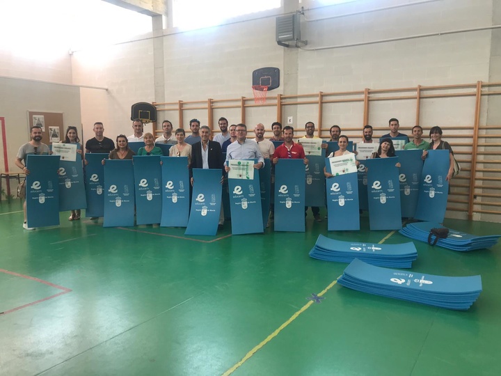 La Comunidad reconoce a los 28 centros que han participado este curso en el programa educativo 'Isquios'