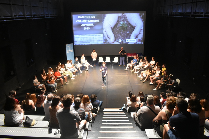 El director general de Juventud se reúne con los 170 jóvenes que este verano participarán en los campos de voluntariado