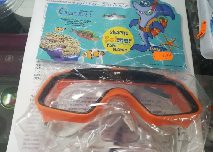 Imágenes de los modelos de gafas de buceo retirados por la Inspección de Consumo (2)