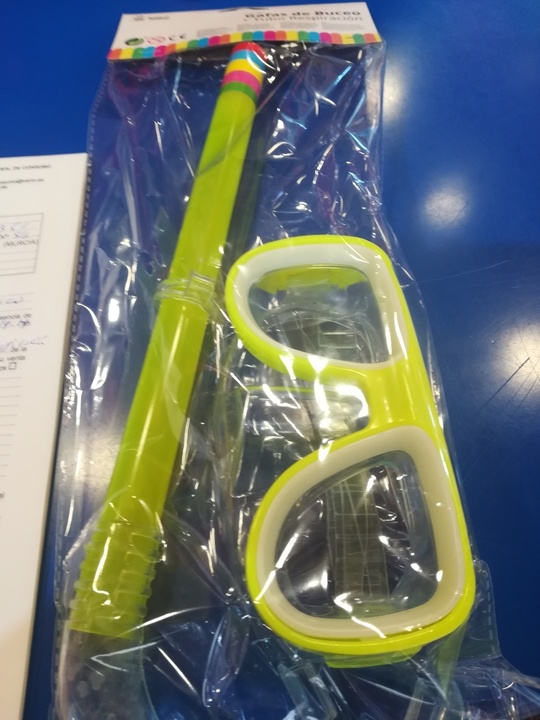 Imágenes de los modelos de gafas de buceo retirados por la Inspección de Consumo (3)