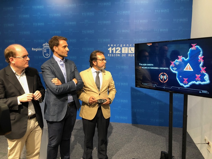 El consejero de Presidencia, durante la presentación del nuevo sistema de comunicaciones de radio en emergencias