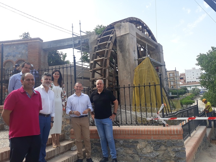 La consejera de Turismo y Cultura en funciones vista las obras de restauración de la Noria Grande de Abarán