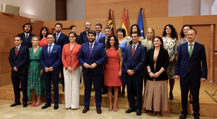 El presidente de la Comunidad, Fernando López Miras, preside la toma de posesión de los secretarios generales de las consejerías de la Administración regional (2)