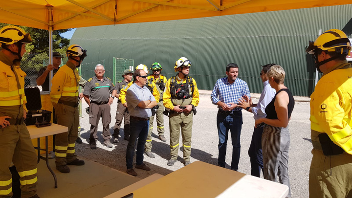 El consejero de Medio Ambiente visita las brigadas forestales de la Sierra de la Pila (1)