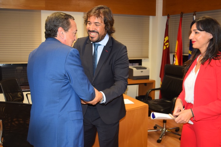 Motas traslada a Confederación Regional de Organizaciones Empresariales (Croem) su compromiso de "avanzar hacia un empleo de más calidad y más productivo"