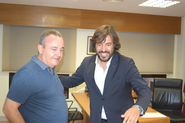 El consejero Motas mantiene su primer encuentro con los sindicatos