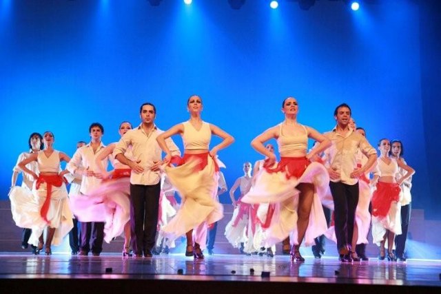 El Ballet español de Murcia de Carmen y Matilde Rubio durante una de sus representaciones