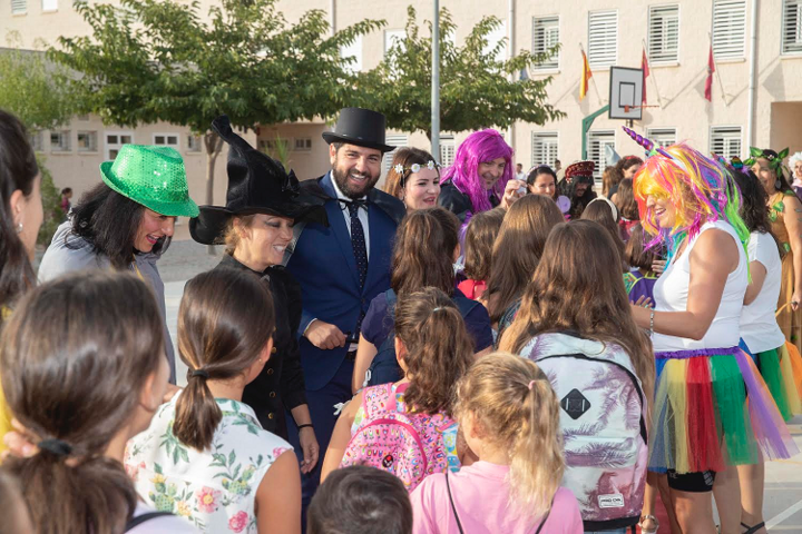 El presidente de la Comunidad, Fernando López Miras, visita el Colegio de Educación Infantil y Primaria 'Atalaya', con motivo del inicio del curso escolar (I)