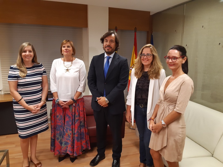 Miguel Motas se reúne con representantes de AMEP (Asociación empresarias y profesionales de Cartagena y comarca)(I)