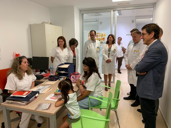 El consejero de Salud visitó las instalaciones de la Unidad de Disfagia