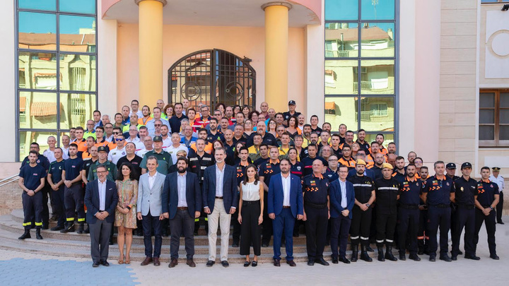 El jefe del Ejecutivo regional acompañó a Sus Majestades los Reyes de España en su visita oficial a Los Alcázares, con motivo del fuerte temporal de lluvias sufrido en el municipio (1)