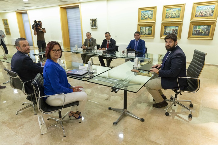 El presidente de la Comunidad, Fernando López Miras, se reúne con los representantes de los diferentes partidos políticos para abordar la situación actual del Mar Menor (2)