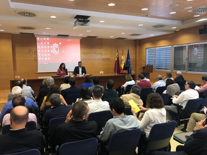 El consejero de Agua, Agricultura, Ganaderia, Pesca y Medio Ambiente, informa sobre la redacción del Decreto Ley de Protección Integral del Mar Menor