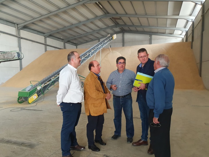El director general de Industria Alimentaria y Cooperativismo Agrario, durante su visita a la Cooperativa 'Virgen de la Esperanza', de Calasparra