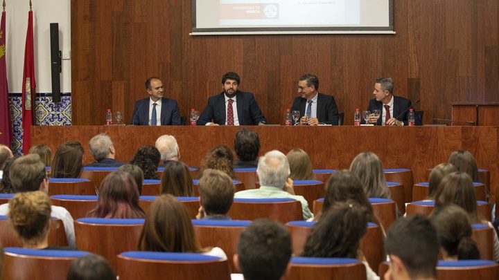 López Miras clausura el acto de inauguración de las 'II Jornadas de Oratoria'