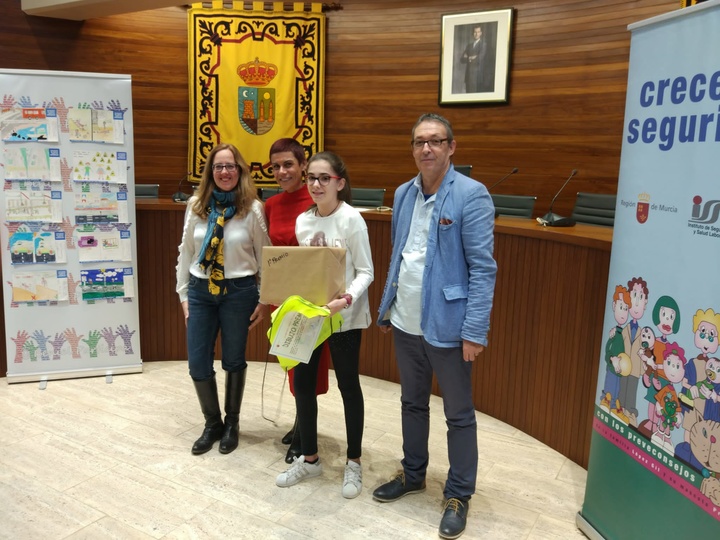 Entregados los premios 'Crece en seguridad' a alumnos de Beniel